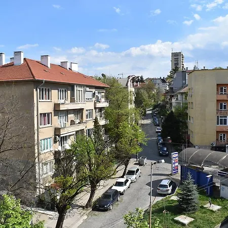 Apartament Fully Furnished Near The Heart Of