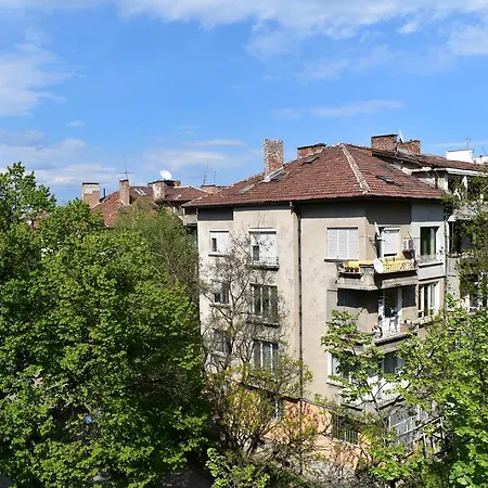 Fully Furnished Near The Heart Of *